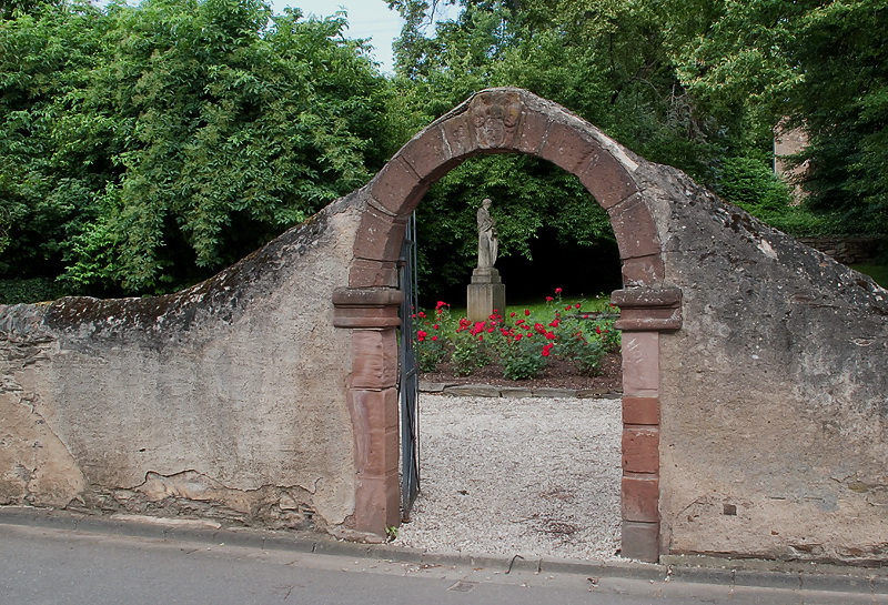 Mosel 07-2012IMG_1514 als Smart-Objekt-1 Kopie.jpg - Nach dem Frühstück Rundgang durch den Ort